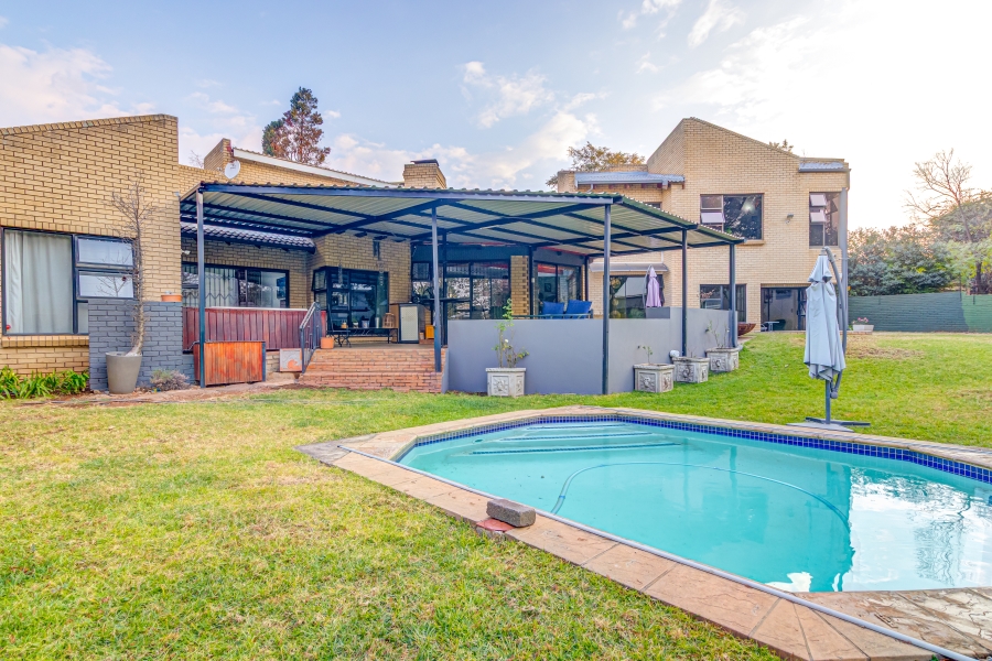 5 Bedroom Property for Sale in Lonehill Gauteng