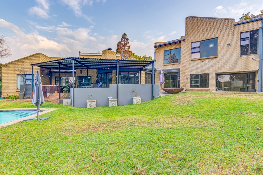 5 Bedroom Property for Sale in Lonehill Gauteng