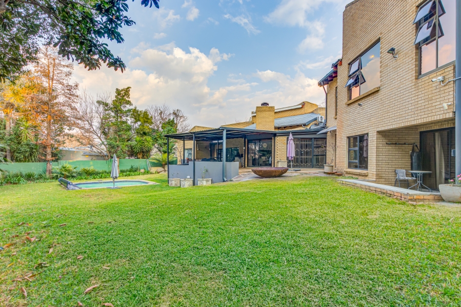 5 Bedroom Property for Sale in Lonehill Gauteng