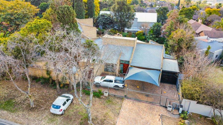 5 Bedroom Property for Sale in Lonehill Gauteng
