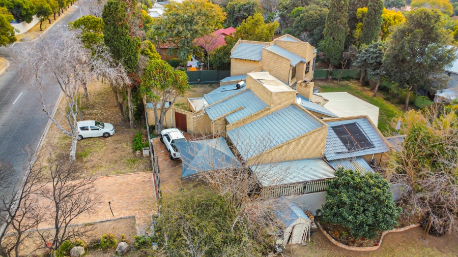 5 Bedroom Property for Sale in Lonehill Gauteng