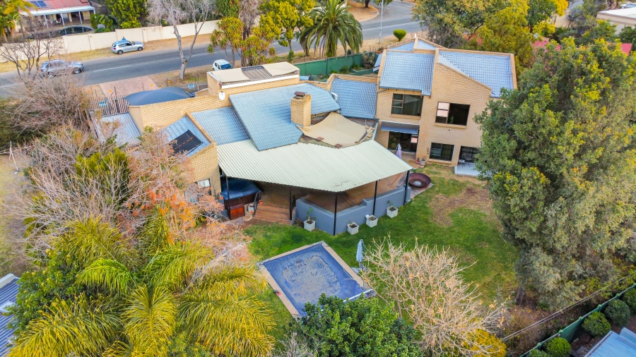 5 Bedroom Property for Sale in Lonehill Gauteng