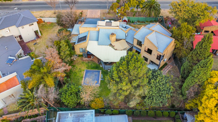 5 Bedroom Property for Sale in Lonehill Gauteng
