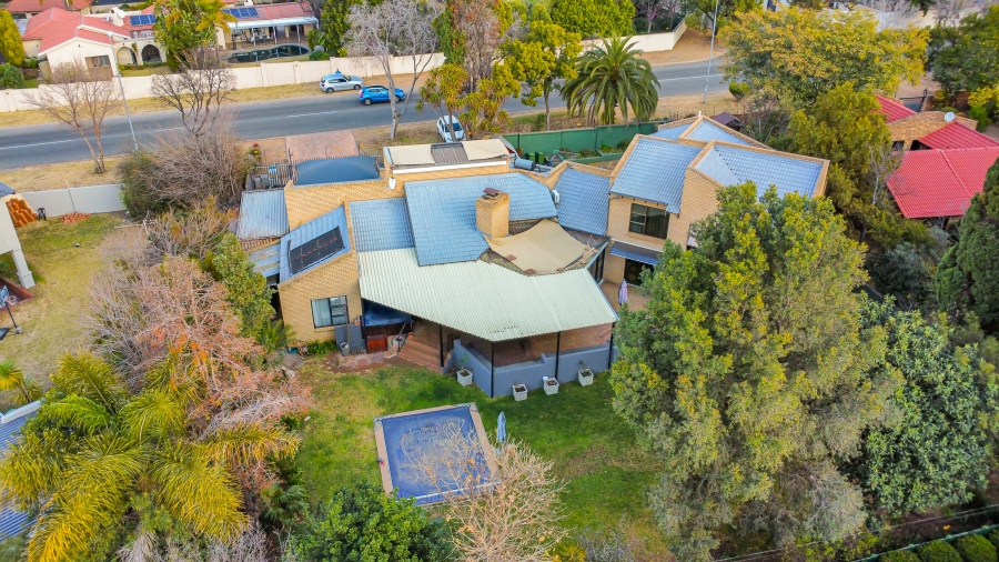 5 Bedroom Property for Sale in Lonehill Gauteng
