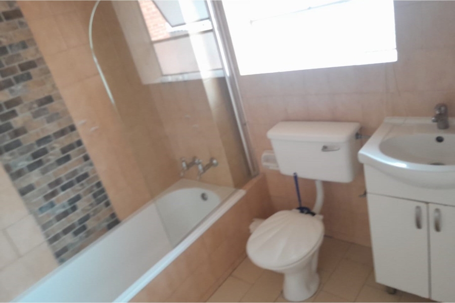 2 Bedroom Property for Sale in Kew Gauteng