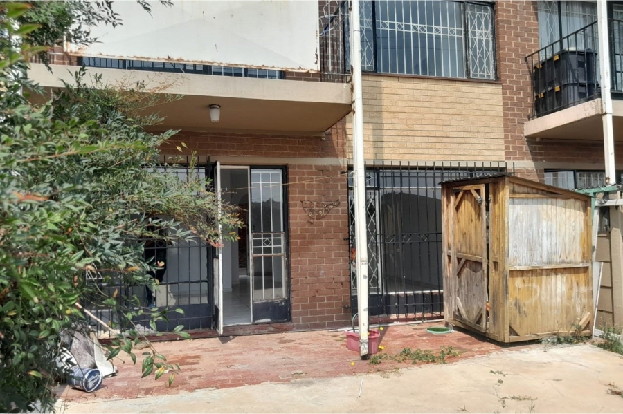 2 Bedroom Property for Sale in Kew Gauteng