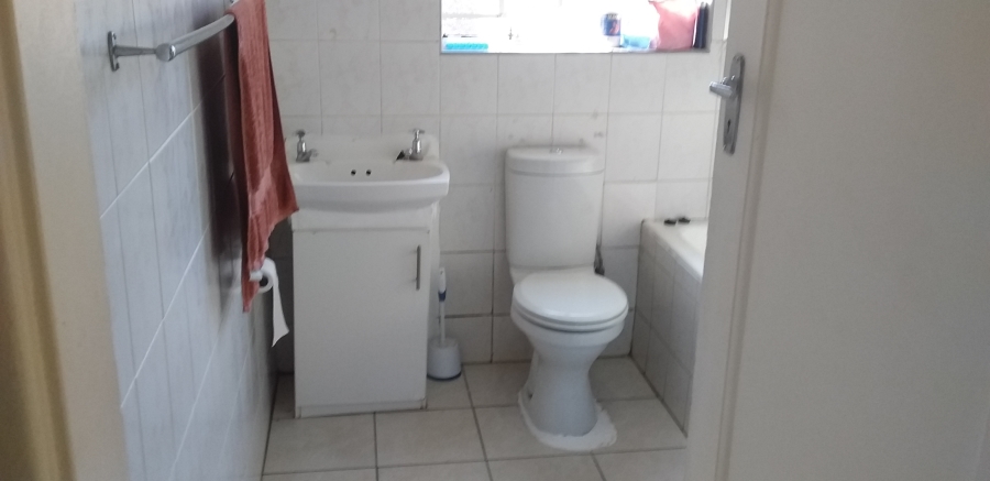To Let 3 Bedroom Property for Rent in Airfield Gauteng