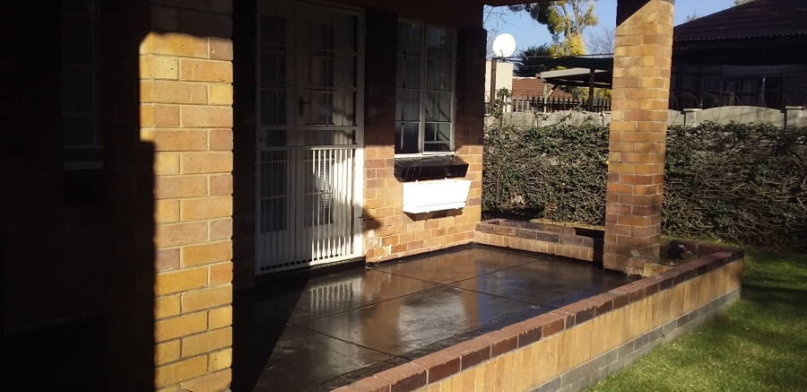 To Let 3 Bedroom Property for Rent in Airfield Gauteng