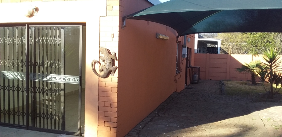 To Let 3 Bedroom Property for Rent in Airfield Gauteng