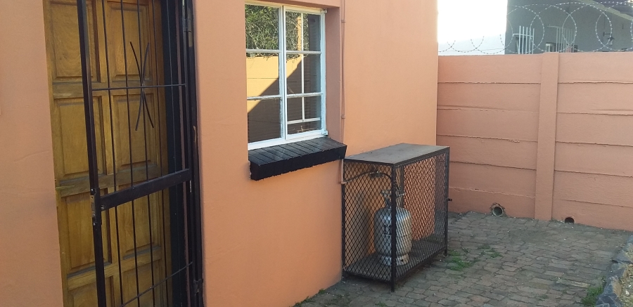 To Let 3 Bedroom Property for Rent in Airfield Gauteng
