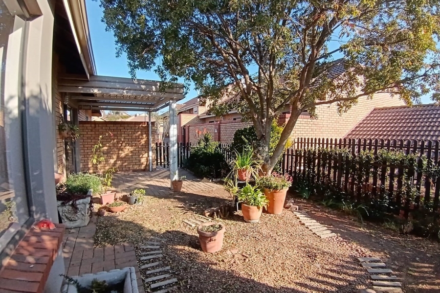 2 Bedroom Property for Sale in Olivedale Gauteng