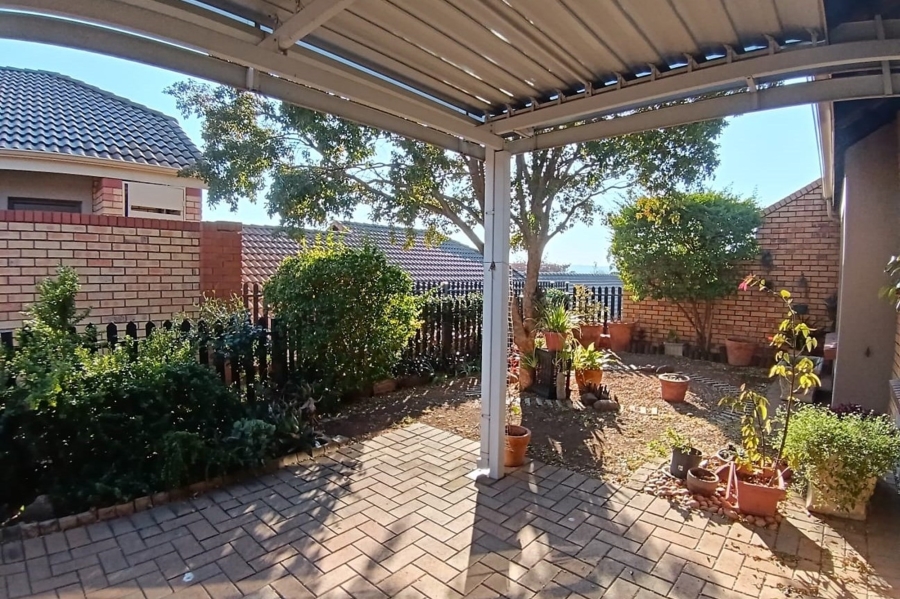 2 Bedroom Property for Sale in Olivedale Gauteng