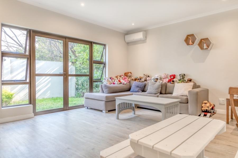 6 Bedroom Property for Sale in Cedar Lakes Gauteng