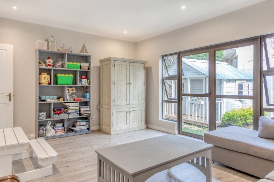 6 Bedroom Property for Sale in Cedar Lakes Gauteng
