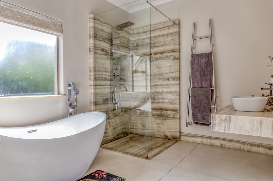 6 Bedroom Property for Sale in Cedar Lakes Gauteng