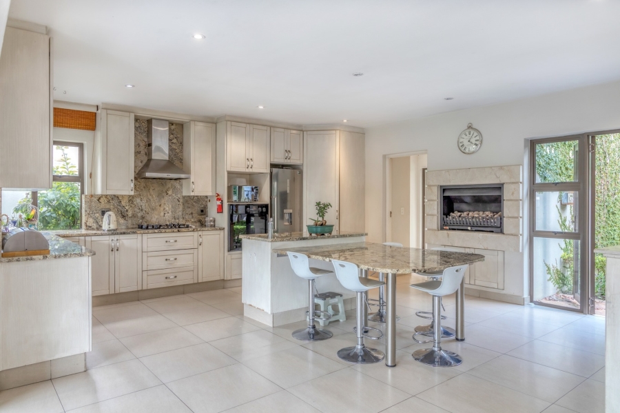6 Bedroom Property for Sale in Cedar Lakes Gauteng