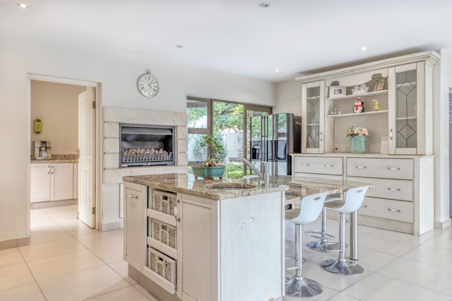 6 Bedroom Property for Sale in Cedar Lakes Gauteng