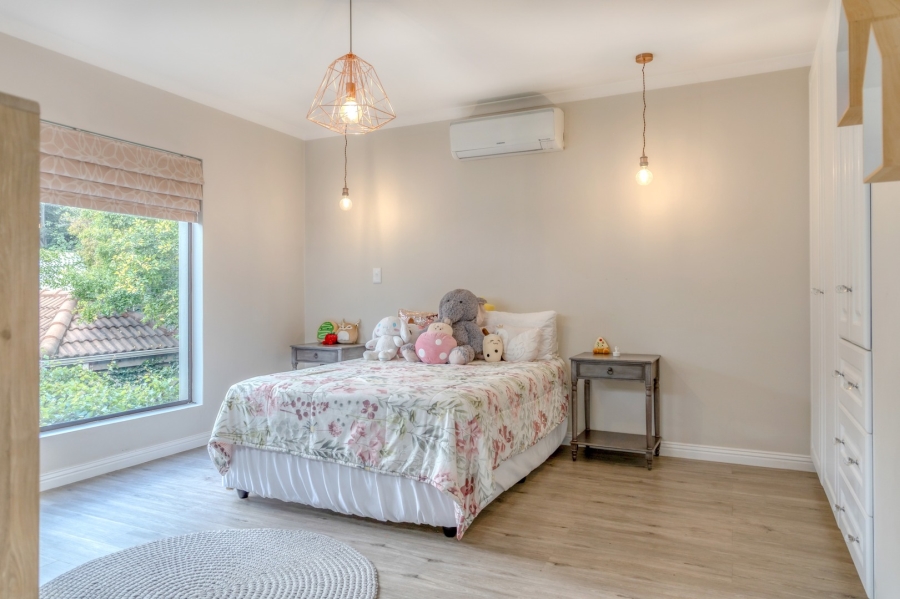 6 Bedroom Property for Sale in Cedar Lakes Gauteng