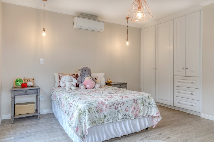 6 Bedroom Property for Sale in Cedar Lakes Gauteng