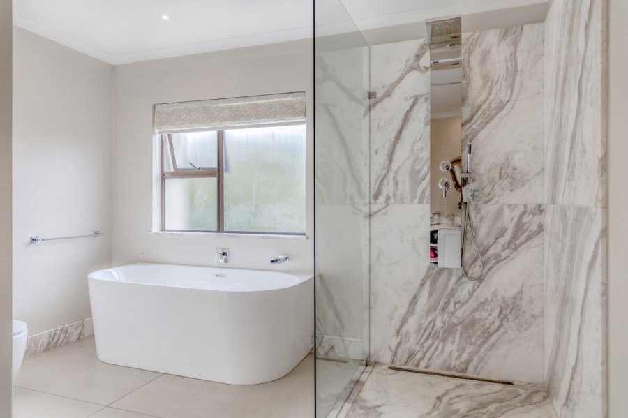 6 Bedroom Property for Sale in Cedar Lakes Gauteng