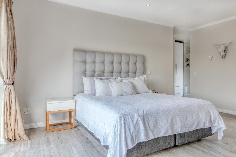 6 Bedroom Property for Sale in Cedar Lakes Gauteng