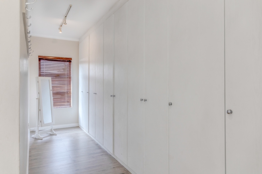 6 Bedroom Property for Sale in Cedar Lakes Gauteng