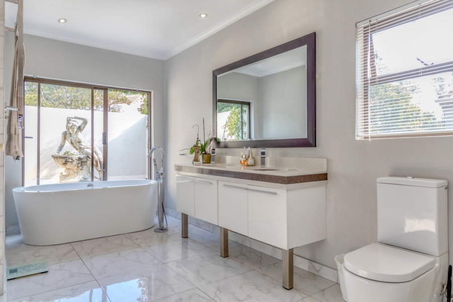 6 Bedroom Property for Sale in Cedar Lakes Gauteng