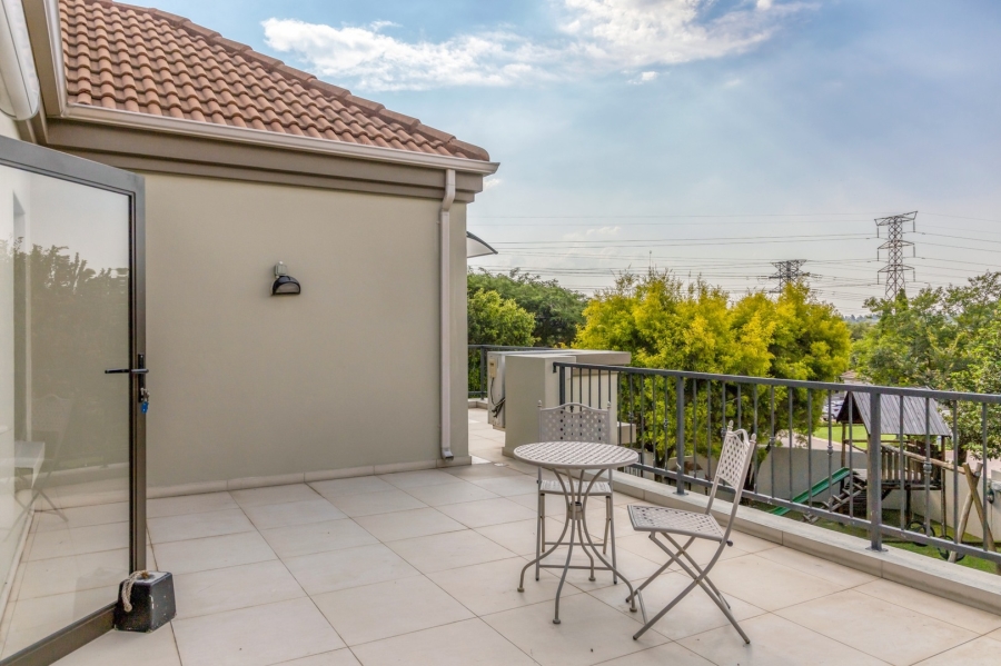 6 Bedroom Property for Sale in Cedar Lakes Gauteng