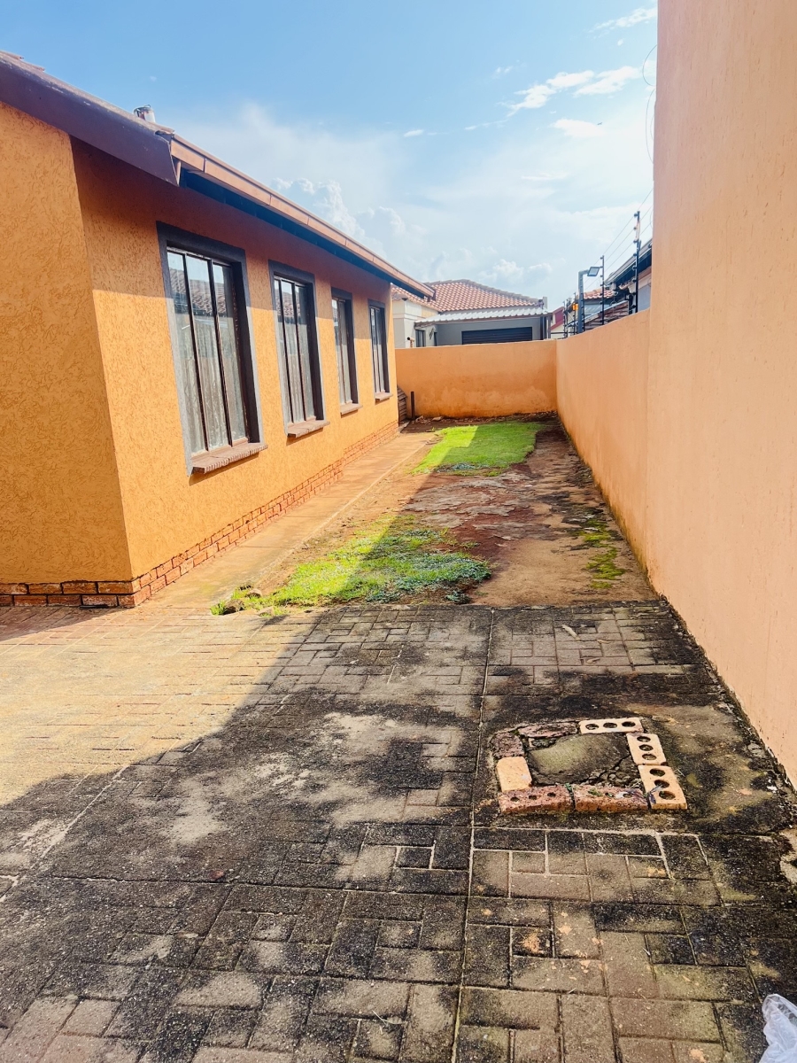3 Bedroom Property for Sale in Dawn Park Gauteng