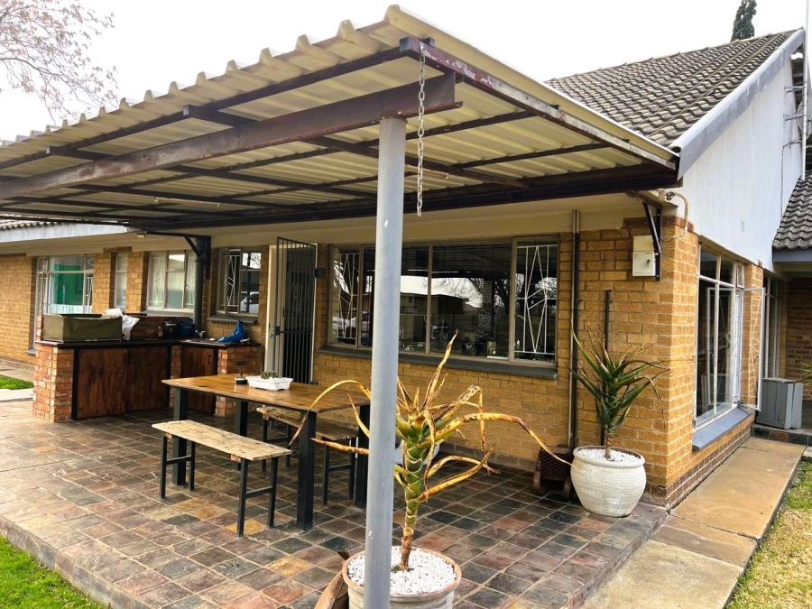 4 Bedroom Property for Sale in Unitas Park Gauteng