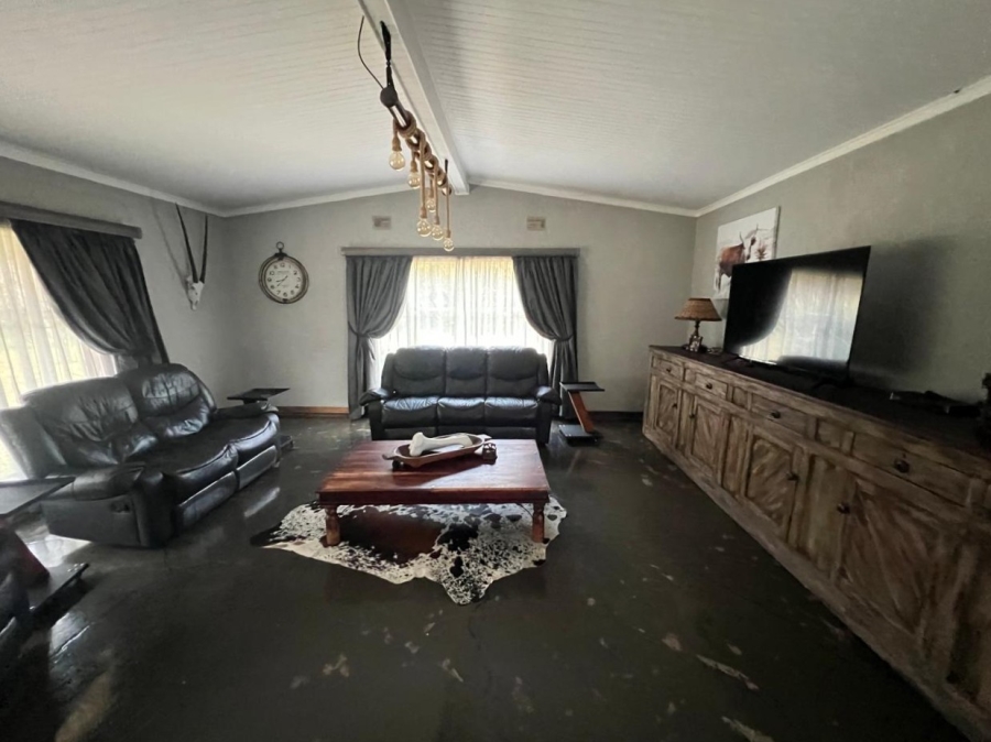 4 Bedroom Property for Sale in Unitas Park Gauteng