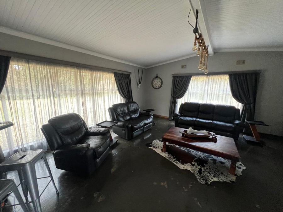 4 Bedroom Property for Sale in Unitas Park Gauteng