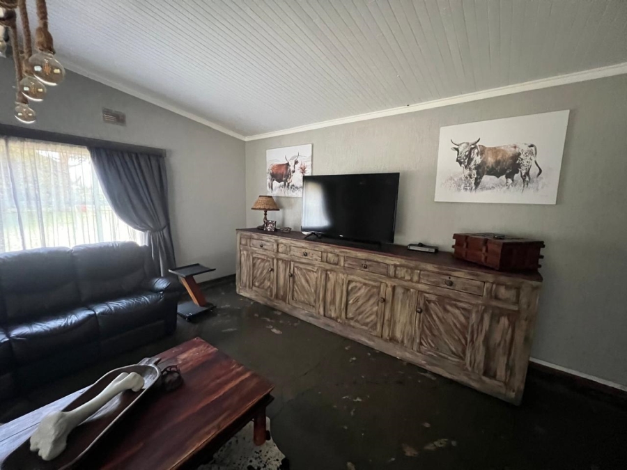 4 Bedroom Property for Sale in Unitas Park Gauteng