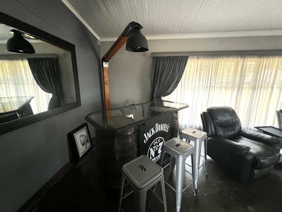 4 Bedroom Property for Sale in Unitas Park Gauteng