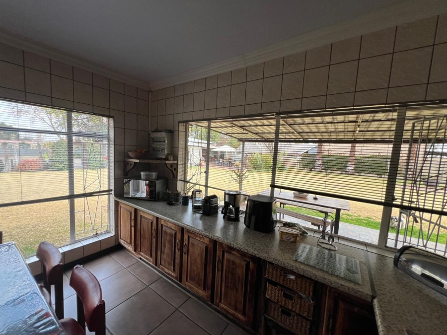 4 Bedroom Property for Sale in Unitas Park Gauteng