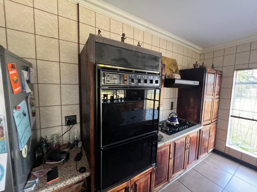 4 Bedroom Property for Sale in Unitas Park Gauteng