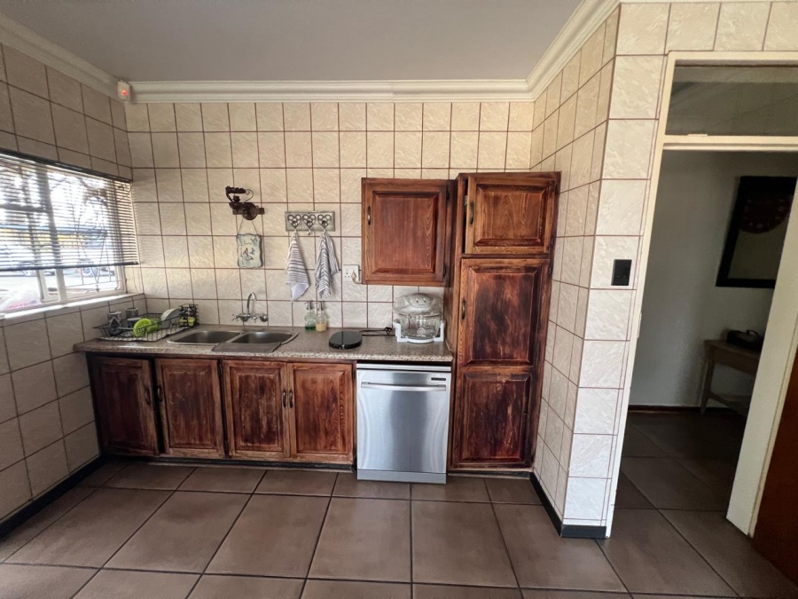 4 Bedroom Property for Sale in Unitas Park Gauteng