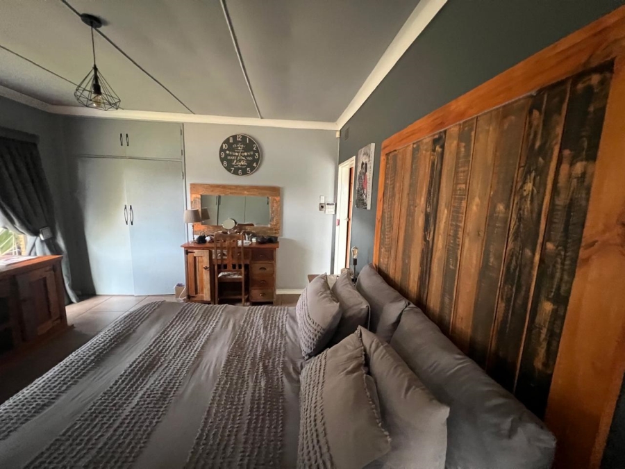 4 Bedroom Property for Sale in Unitas Park Gauteng