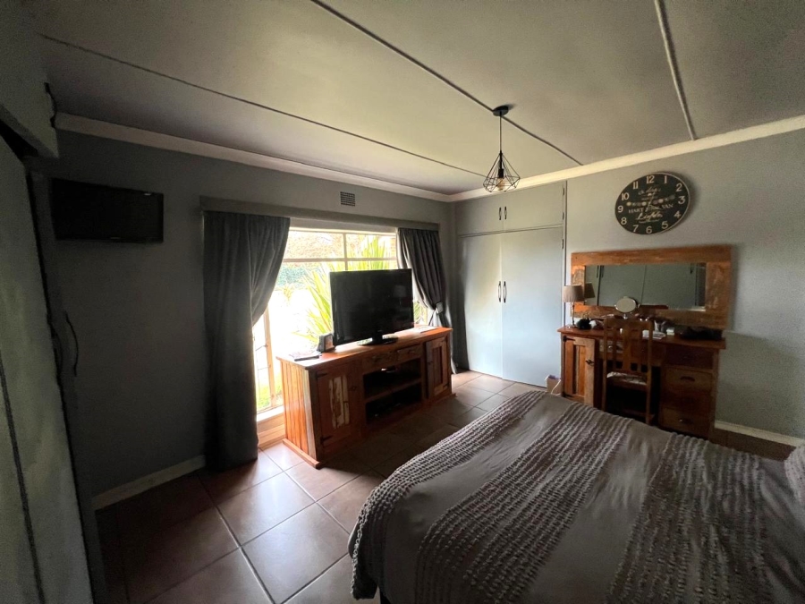 4 Bedroom Property for Sale in Unitas Park Gauteng