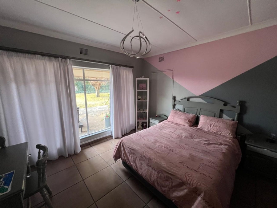 4 Bedroom Property for Sale in Unitas Park Gauteng