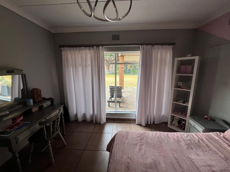 4 Bedroom Property for Sale in Unitas Park Gauteng