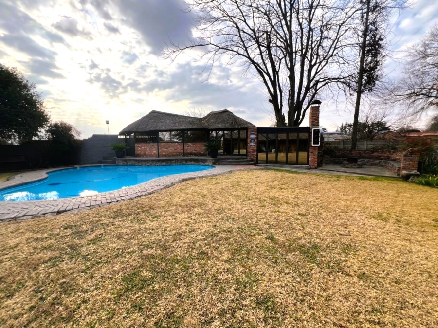 4 Bedroom Property for Sale in Unitas Park Gauteng