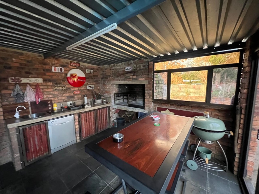 4 Bedroom Property for Sale in Unitas Park Gauteng