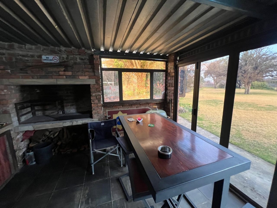 4 Bedroom Property for Sale in Unitas Park Gauteng
