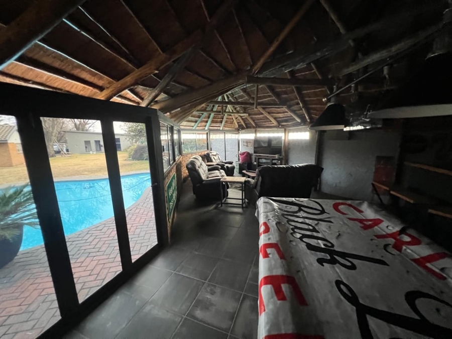 4 Bedroom Property for Sale in Unitas Park Gauteng
