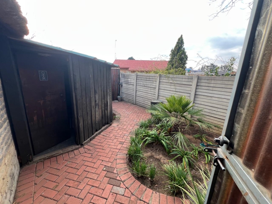4 Bedroom Property for Sale in Unitas Park Gauteng