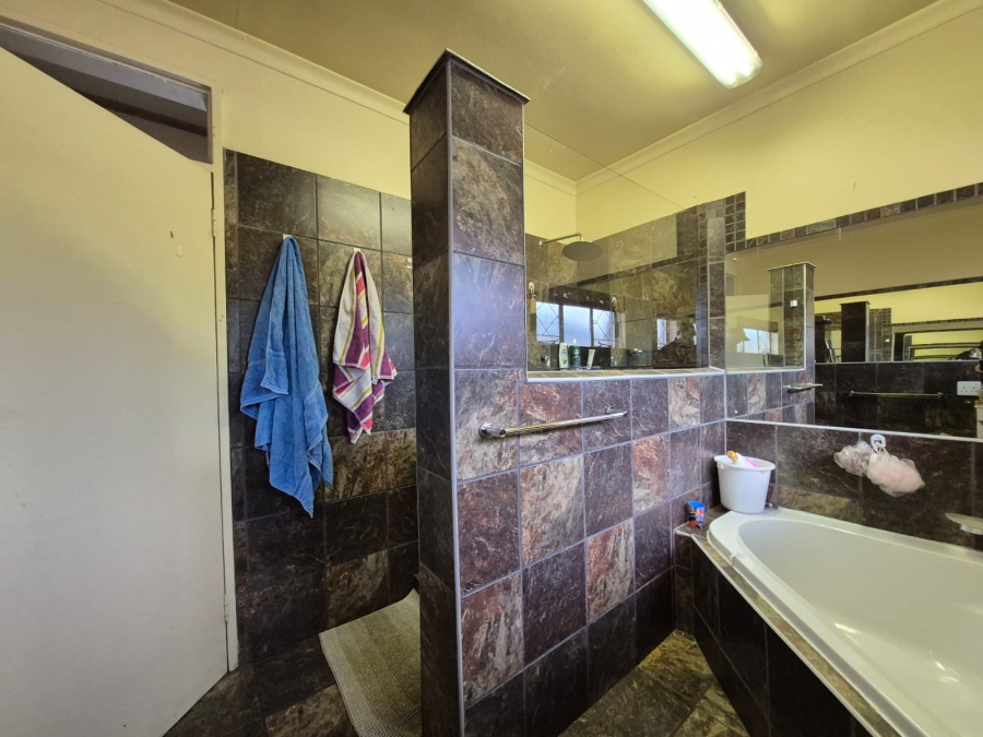 4 Bedroom Property for Sale in Meyerton Central Gauteng