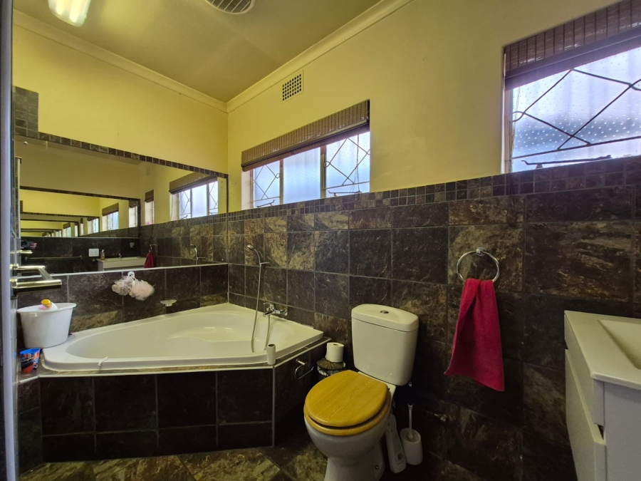 4 Bedroom Property for Sale in Meyerton Central Gauteng