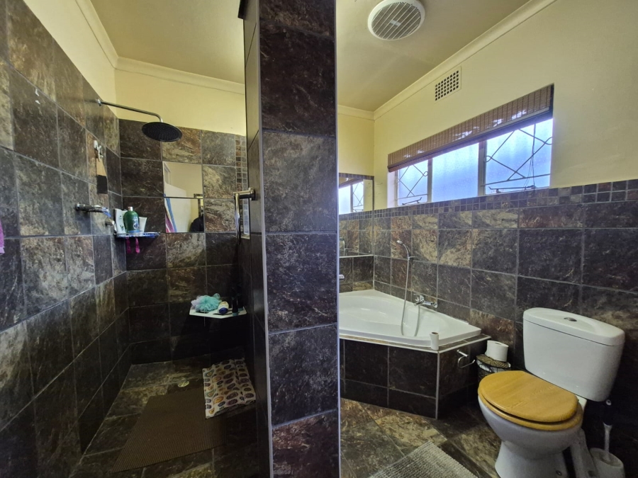 4 Bedroom Property for Sale in Meyerton Central Gauteng