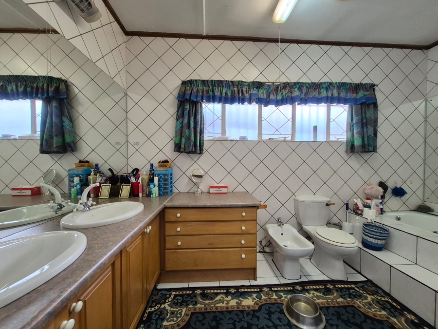 4 Bedroom Property for Sale in Meyerton Central Gauteng